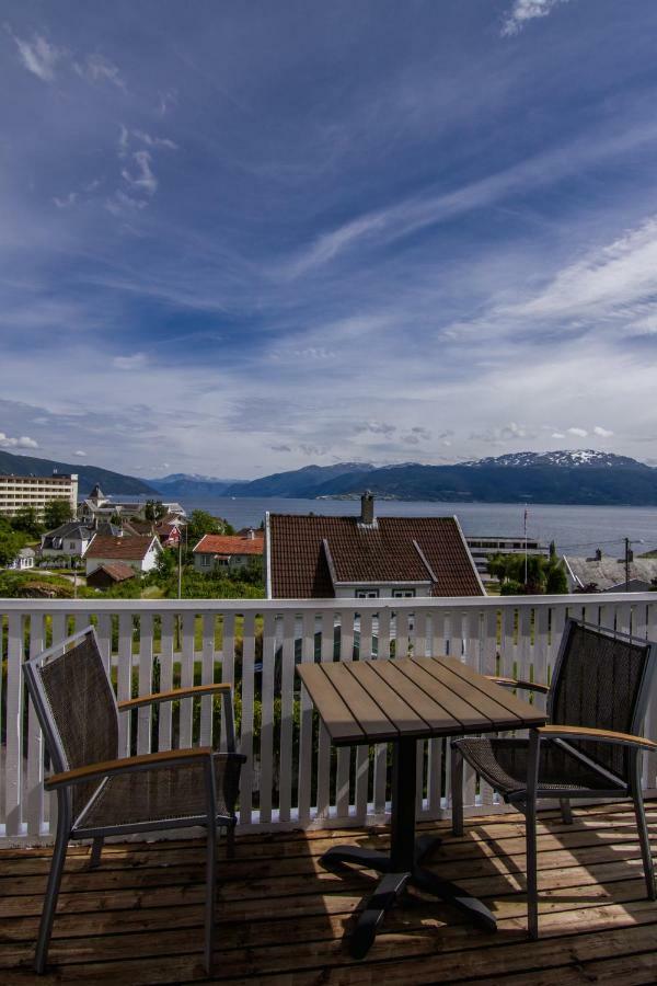 Kringsja Hotel Балестранд Екстериор снимка